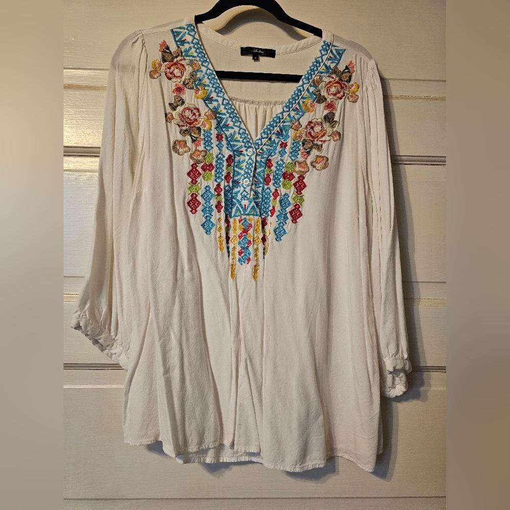 ANDREE BY UNIT White Blouse with Colorful Embroidery
